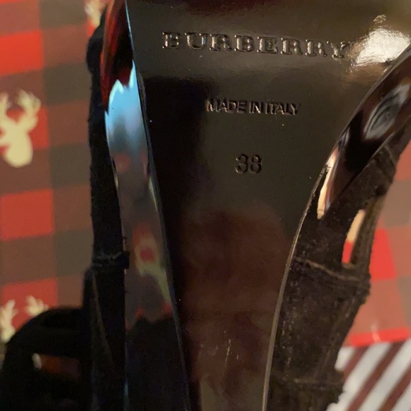 Burberry shoos high heals size 8 . - Picture 2 of 4